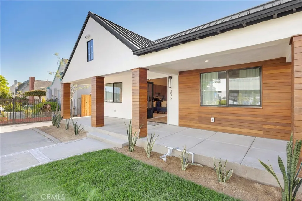 335 N Harvard Boulevard, Los Angeles, California 90004 home-pic-1